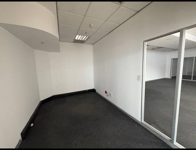 230M² RETAIL TO LET IN CAPE TOWN CITY CENTRE